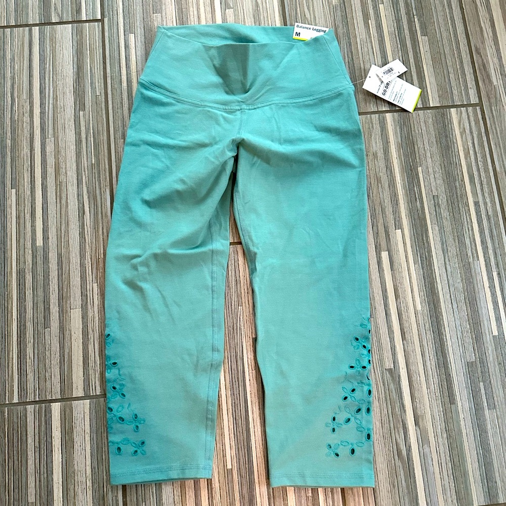 Old Navy Balance Go Dry Crop Leggings NWT